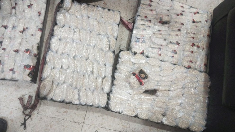 الجمارك تضبط نصف مليون حبة كبتاغون في مركز الكرامة