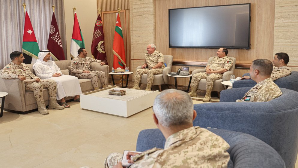 الحنيطي يبحث مع نظيره الإماراتي