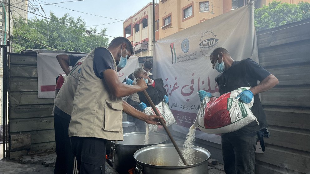 “الخيرية الهاشمية” تستمر بإيصال المساعدات للأسر المتضررة في قطاع غزة