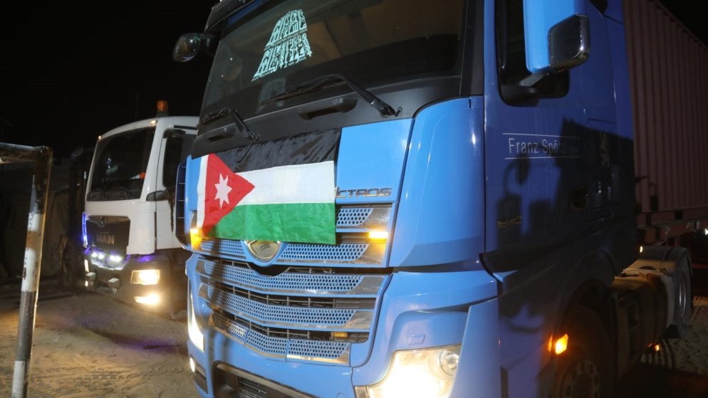 القوات المسلحة تسيّر قافلة مساعدات للمستشفيين الميدانيين في غزة