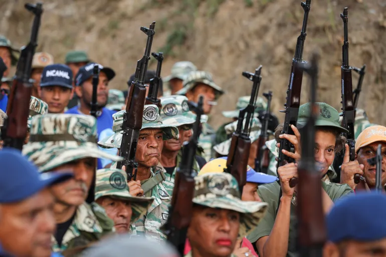 فنزويلا تشن عملية عسكرية ضد تهريب المخدرات من كولومبيا