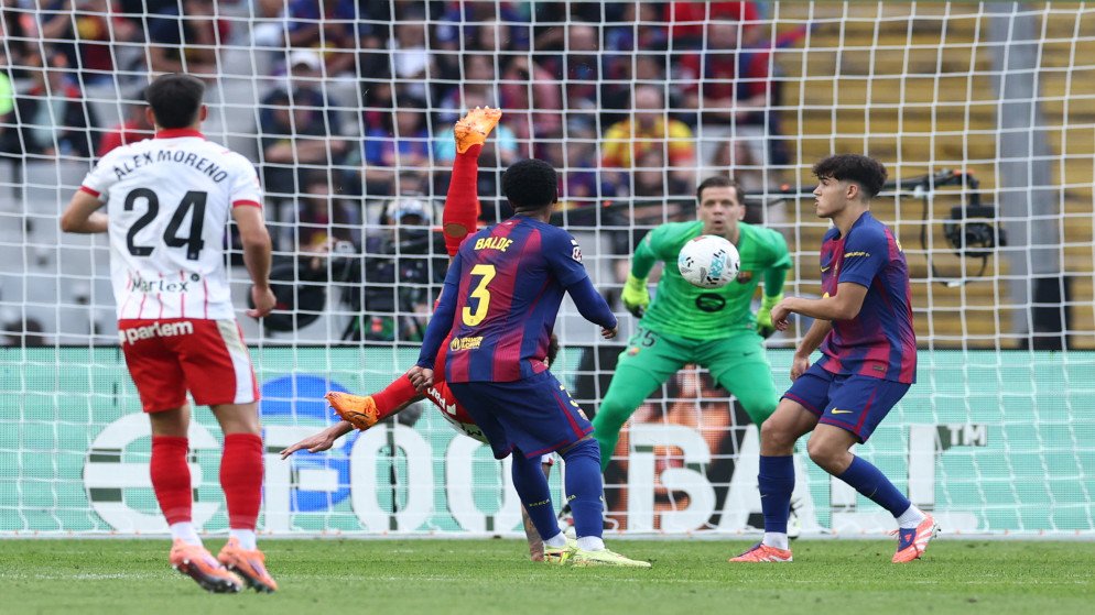 برشلونة ينتزع الفوز على جيرونا بفضل هدف أراوخو