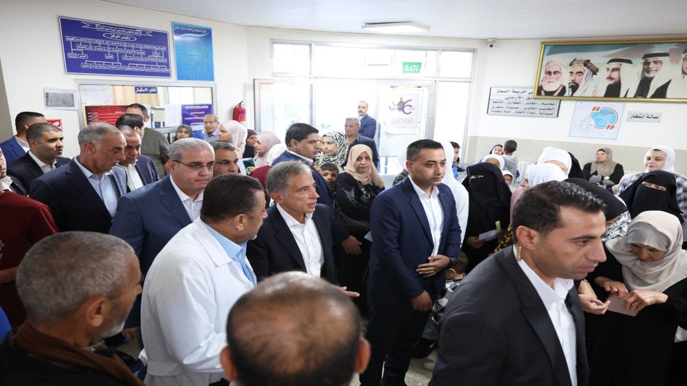 حسّان يوجه بتوسعة أقسام مركز صحي خريبة السوق