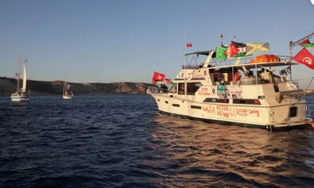 غموض يكتنف مصير “أسطول الصمود” بعد رصد سفينة حربية