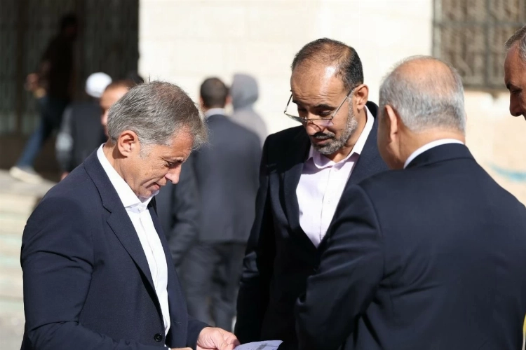 حسان يزور مدرسة جاوا الثانوية ويوعز بصيانتها