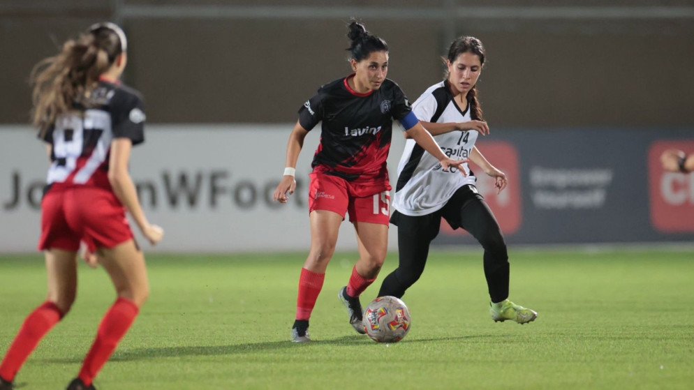 نادي الاتحاد يتصدر دوري المحترفات لكرة القدم