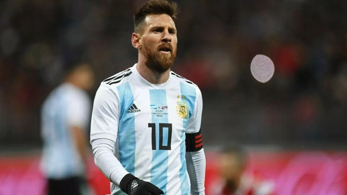 رئيس نادي “برشلونة” يكشف موقفه بشأن عودة “ميسي”