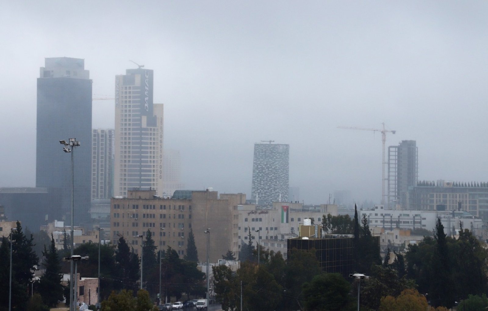 أجواء باردة وماطرة وتحذيرات من تشكل السيول