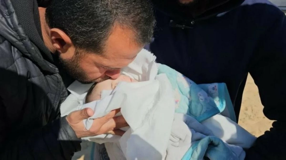 وفاة رضيعة نتيجة البرد القارس في غزة