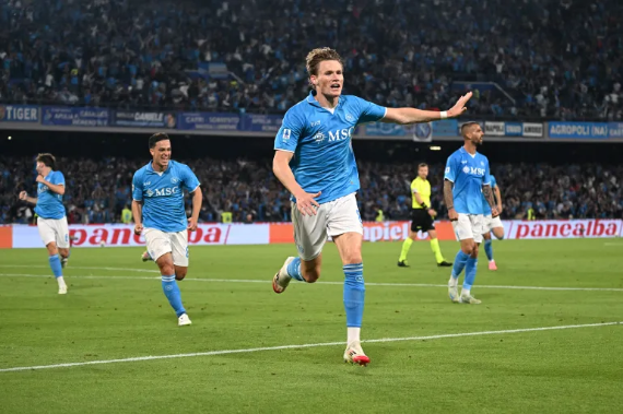 مكتوميناي نجم نابولي.. لاعب متألق ورجل أعمال ناجح