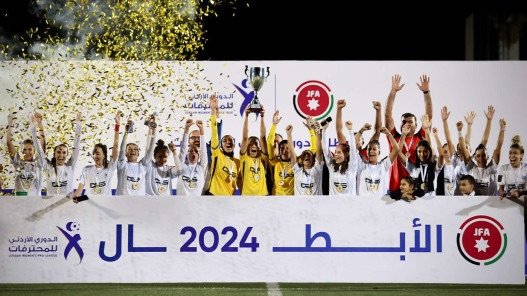 الاتحاد يفوز بلقب دوري المحترفات لكرة القدم للمرة الثالثة