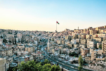 أجواء باردة وغائمة جزئيا الاثنين