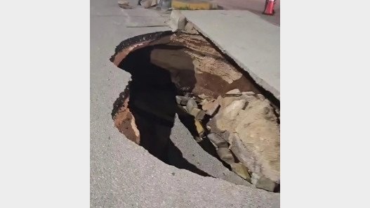 بلدية إربد: تسرب الصرف الصحي تسبب بانهيار جزئي في شارع “إسلام أباد”