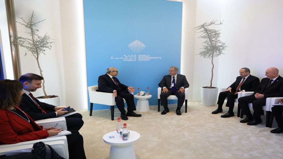 حسان يلتقي مع آل نهيان وسلام وبارزاني في القمة العالمية للحكومات بدبي