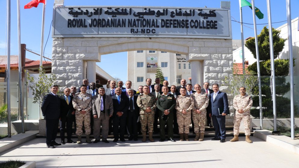 اختتام برنامجي التخطيط الاستراتيجي الوطني والدراسات الموازية في كلية الدفاع الوطني