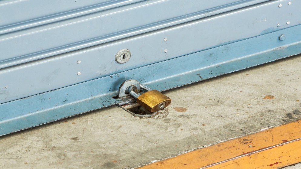 إتلاف 112 كيلوغراما من المواد الغذائية منتهية الصلاحية في إربد