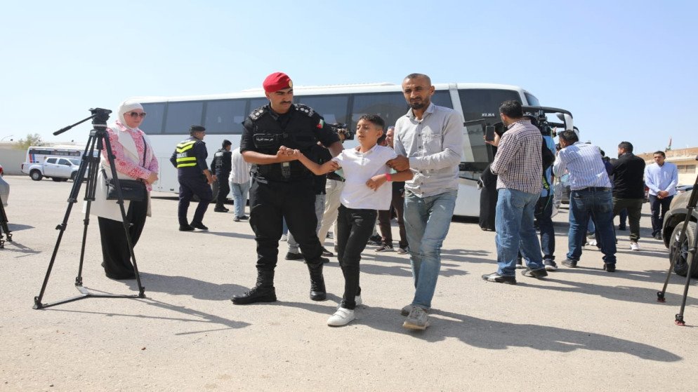 خلال عام.. 635 طفلا و 1598 مرافقاً لهم نقلهم الأردن من غزَّة في رحلة علاج يقودها الجيش العربي 