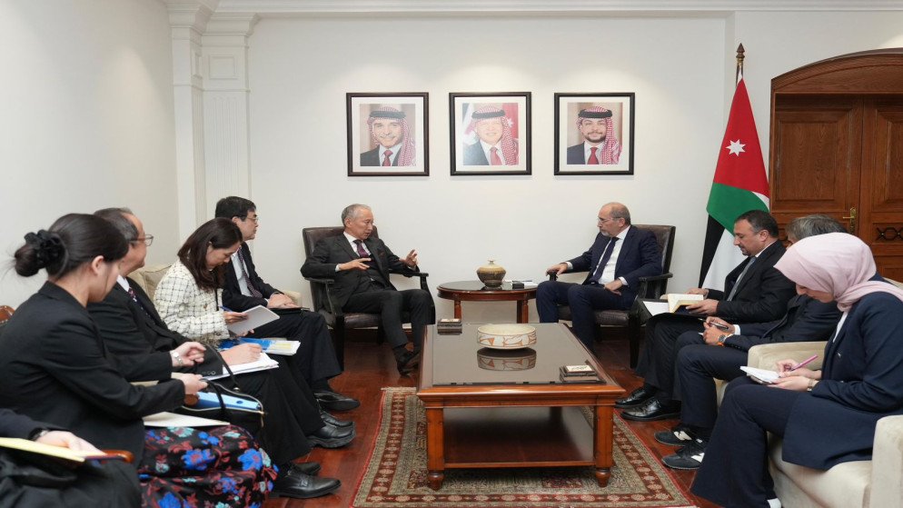 الصفدي يستقبل المساعد الخاص لوزير خارجية اليابان المسؤول عن ملف إعادة إعمار غزة