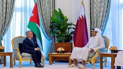 الملك وأمير قطر يبحثان وقف الهجمات الإيرانية وتهدئة الأوضاع الإقليمية