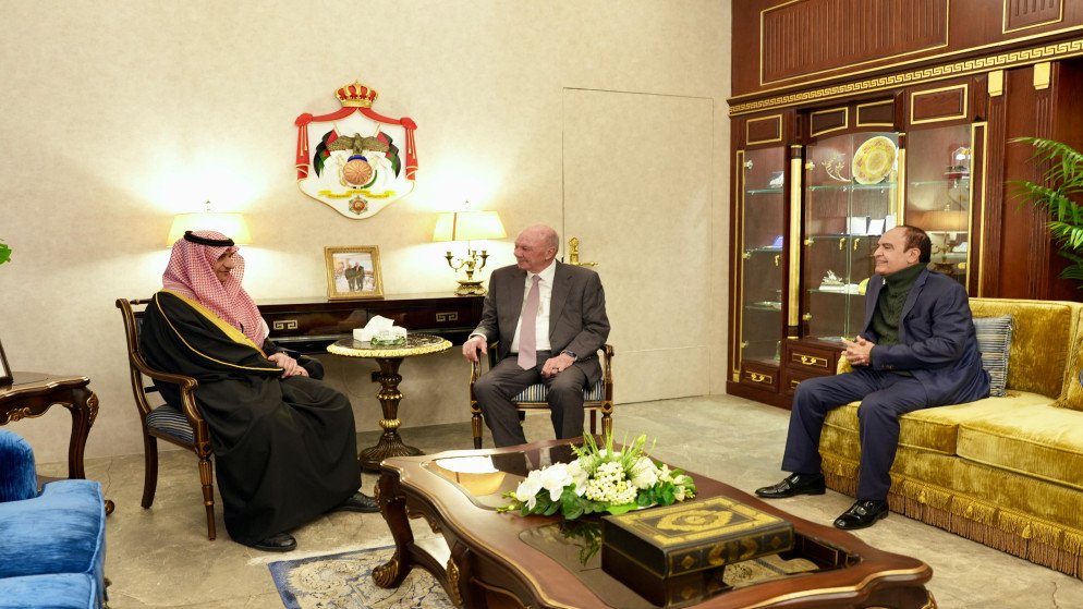 الفايز: توسيع دائرة الحرب سيؤدي إلى المزيد من والفوضى والدمار