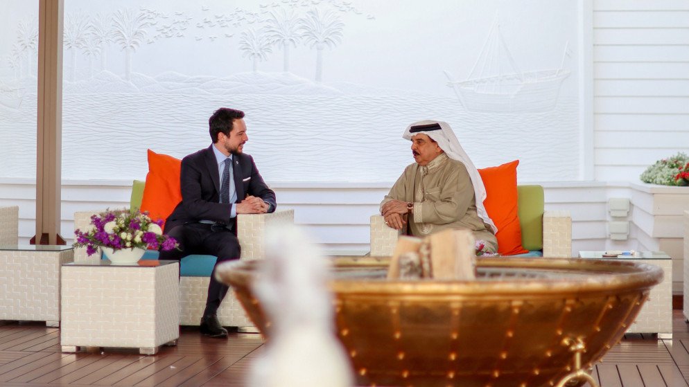 ولي العهد والعاهل البحريني يبحثان سبل تعزيز التنسيق حيال التطورات الإقليمية