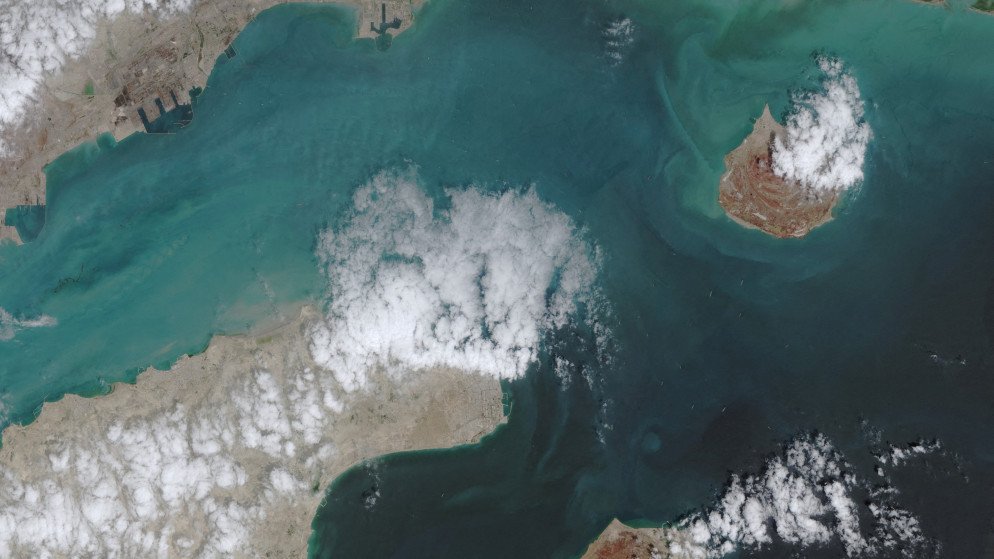 شركة أمنيّة تحذر من رسائل نصب تعرض على السفن مرورا آمنا عبر مضيق هرمز