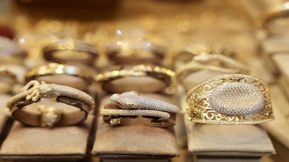 97.3 دينارا سعر الذهب “عيار 21” بالسوق المحلية